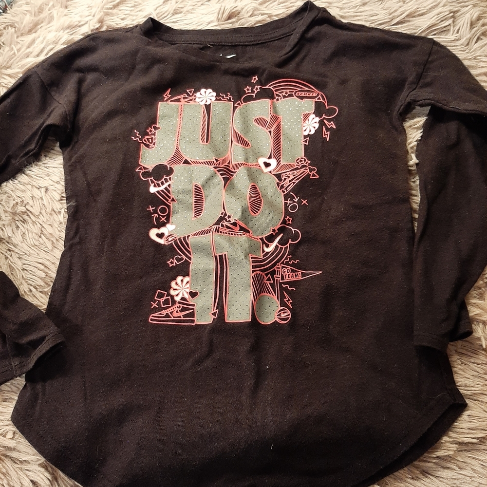 Nike Tee Girls Size Small (4-5 Years)